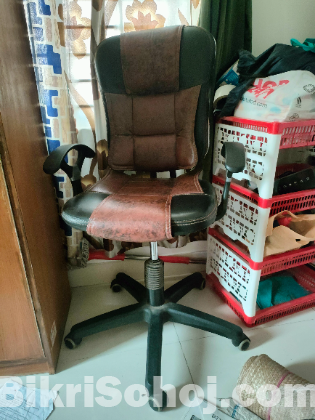 Wardrobe Table with Rolling Chair